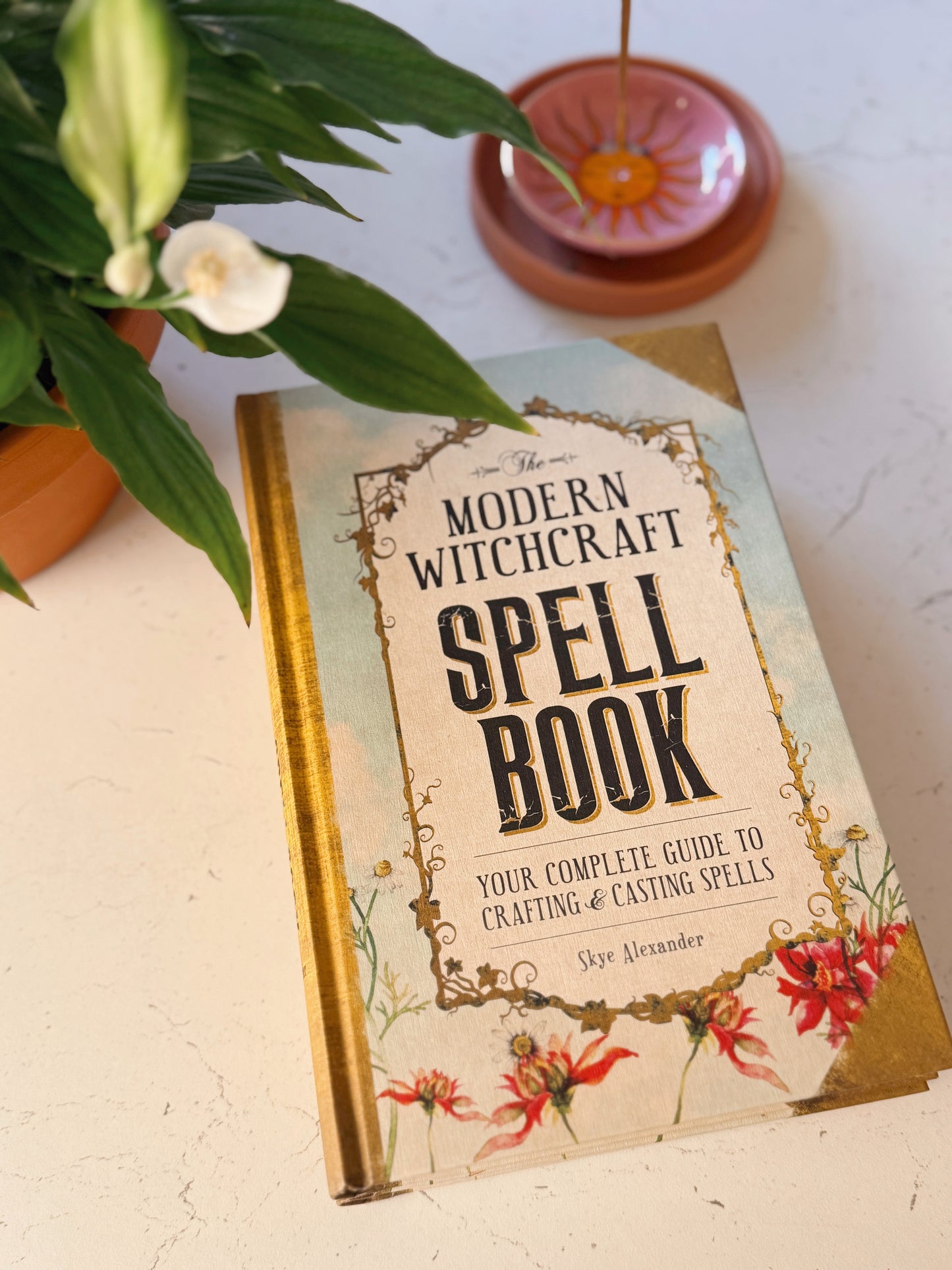 The Modern Witchcraft Spell Book | Skye Alexander