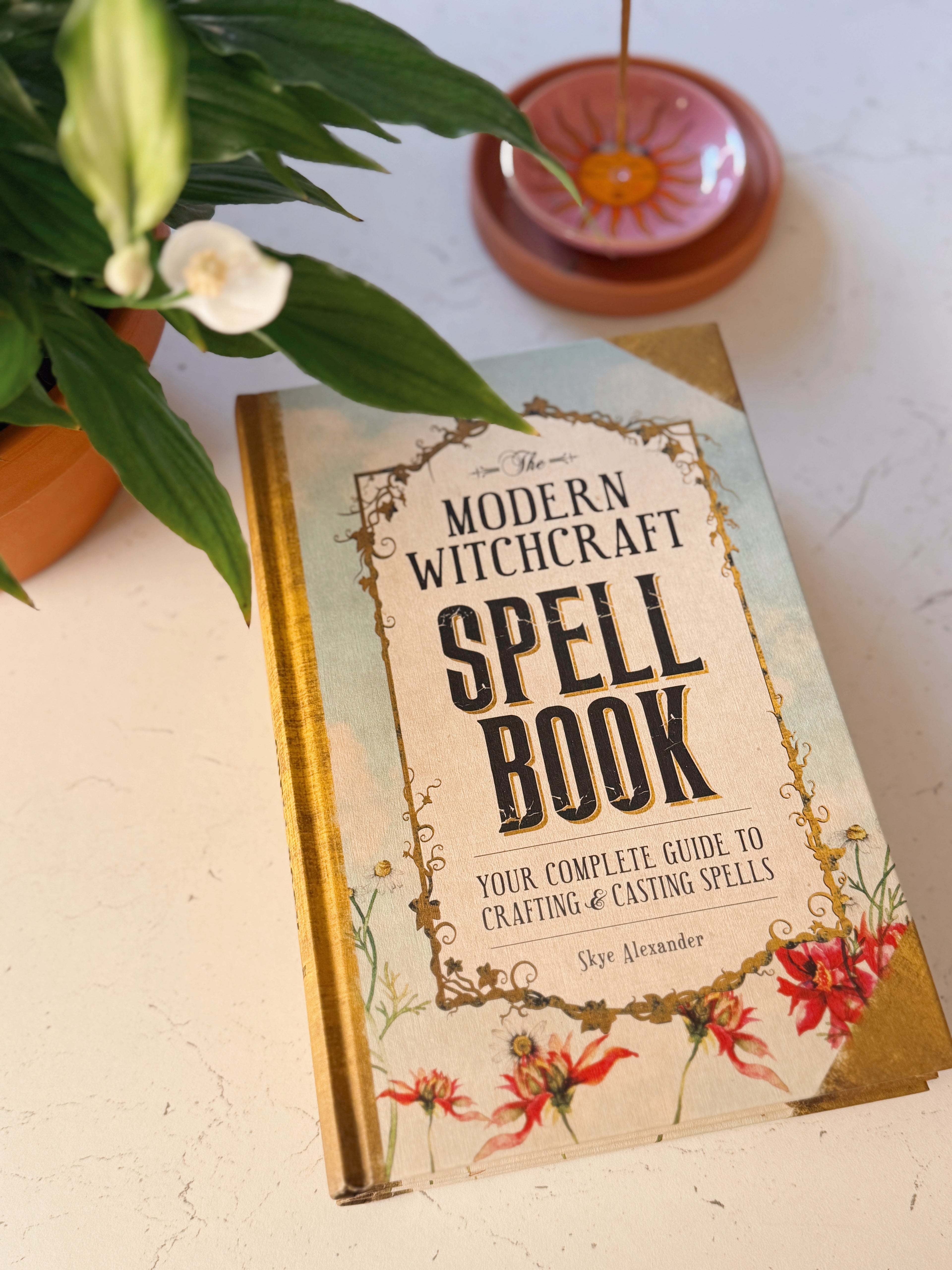 The Modern Witchcraft Spell Book | Skye Alexander