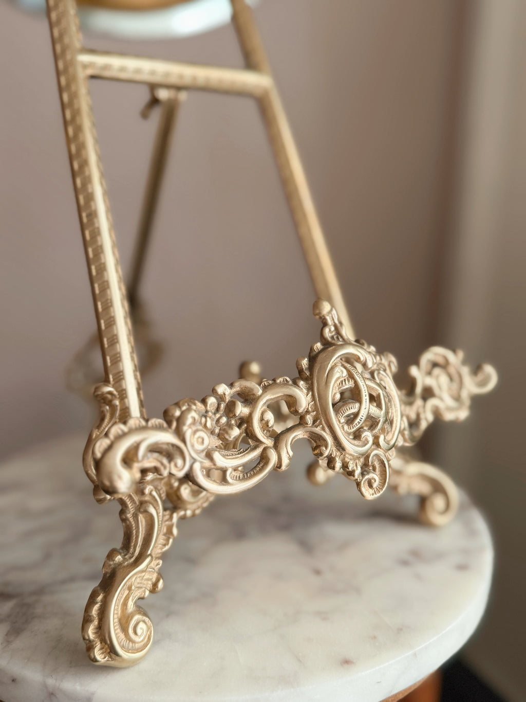 Vintage Brass Rococo Easel (UK ONLY)