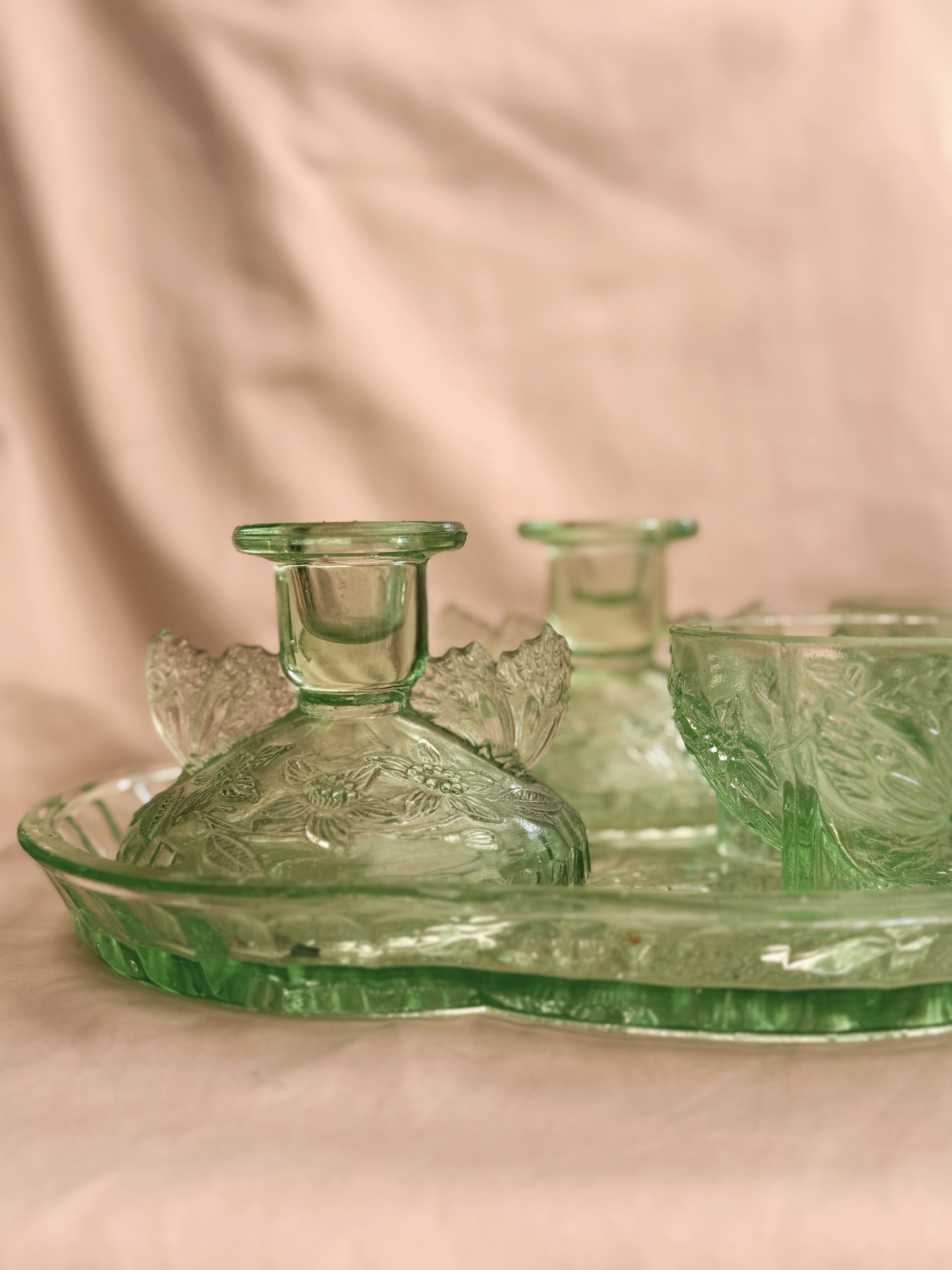 Vintage Green Glass Dressing Table Set (UK ONLY) Highvibehome Vintage Green Glass Dressing Table Set (UK ONLY) Highvibehome