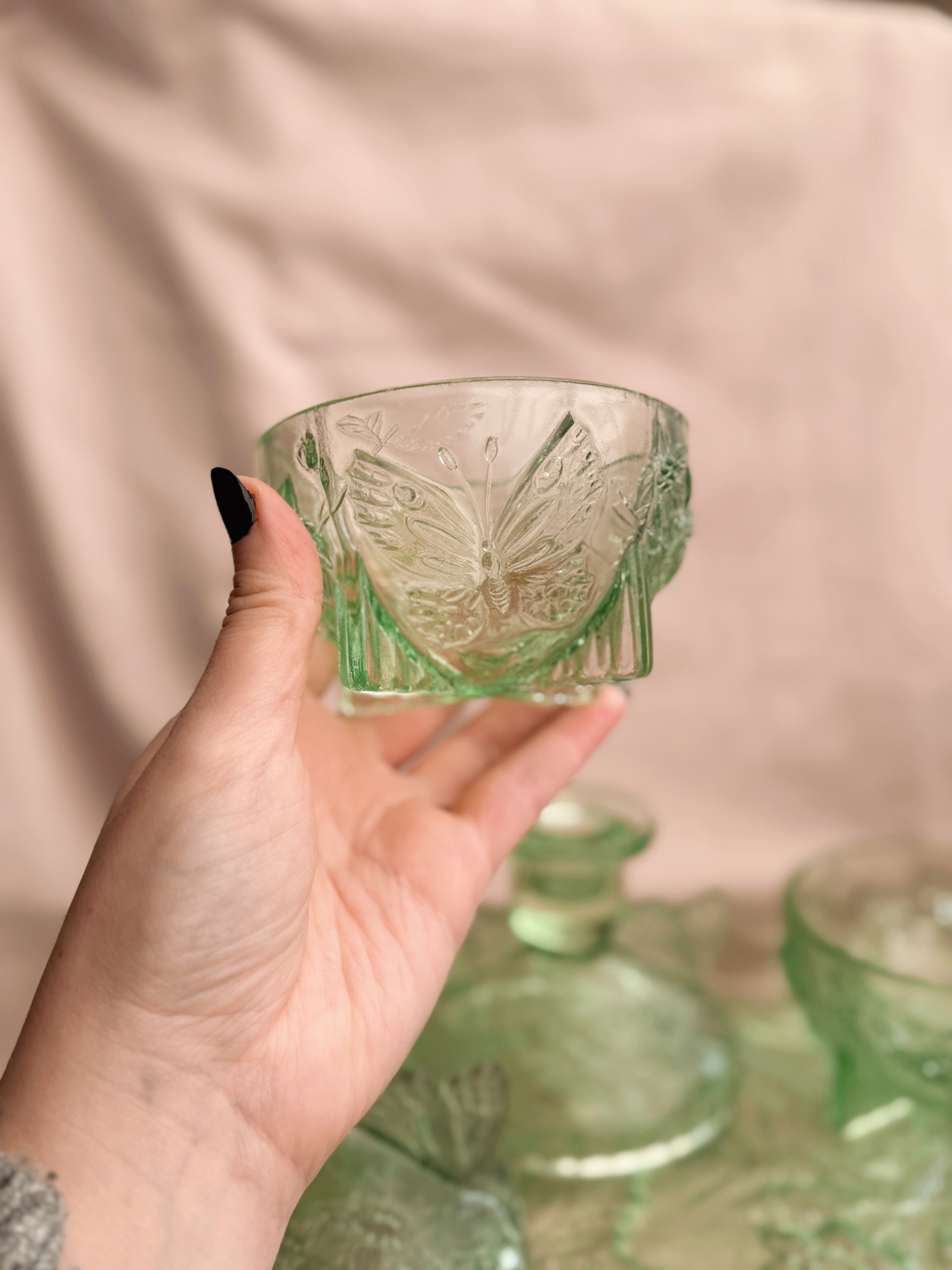 Vintage Green Glass Dressing Table Set (UK ONLY) Highvibehome Vintage Green Glass Dressing Table Set (UK ONLY) Highvibehome