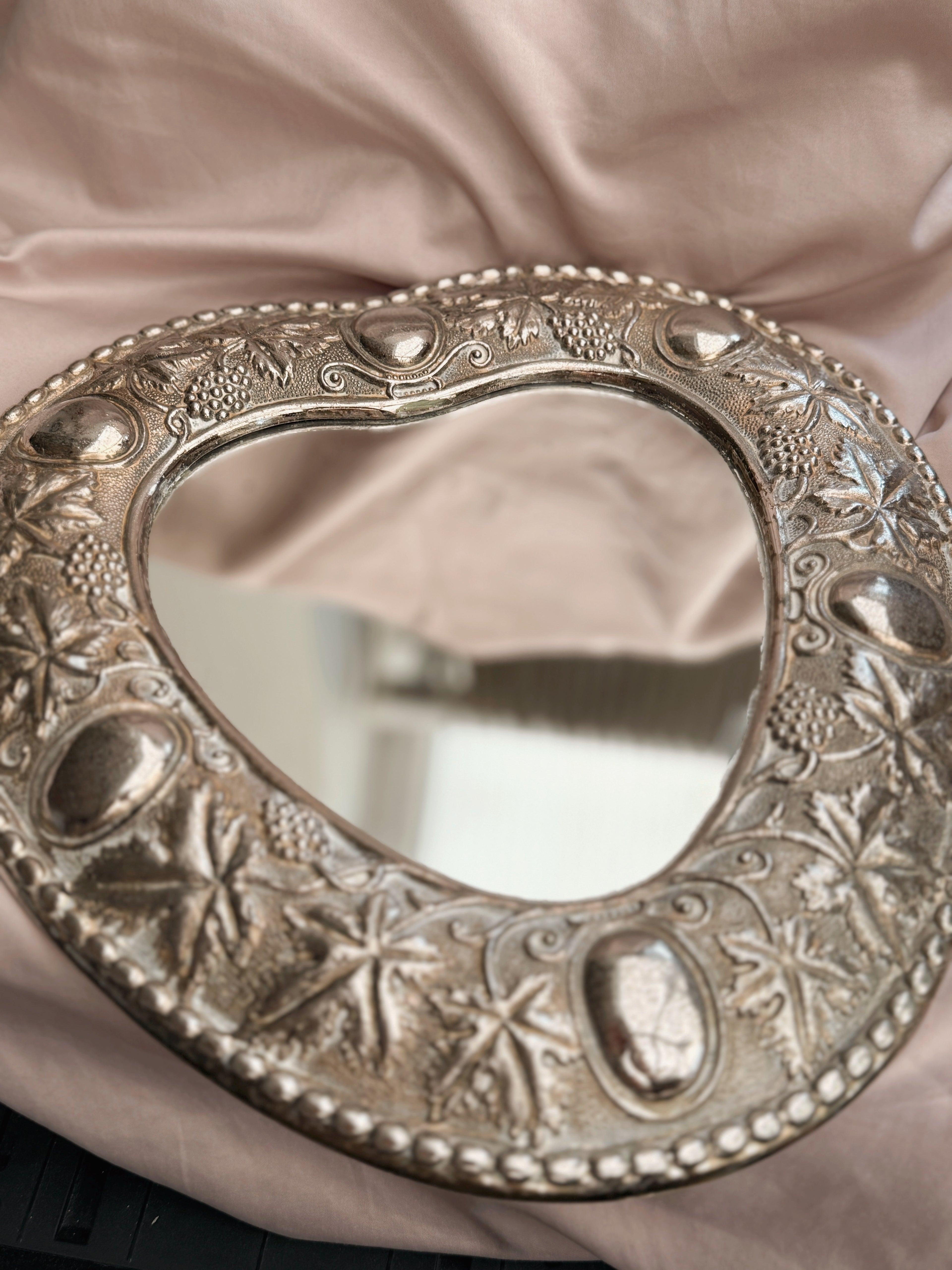 Vintage Heart Shaped Mirror (UK ONLY)
