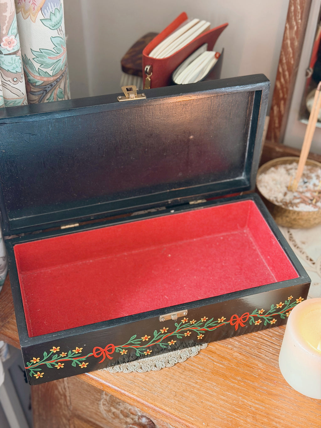 Vintage Wood Handpainted Box (UK ONLY)