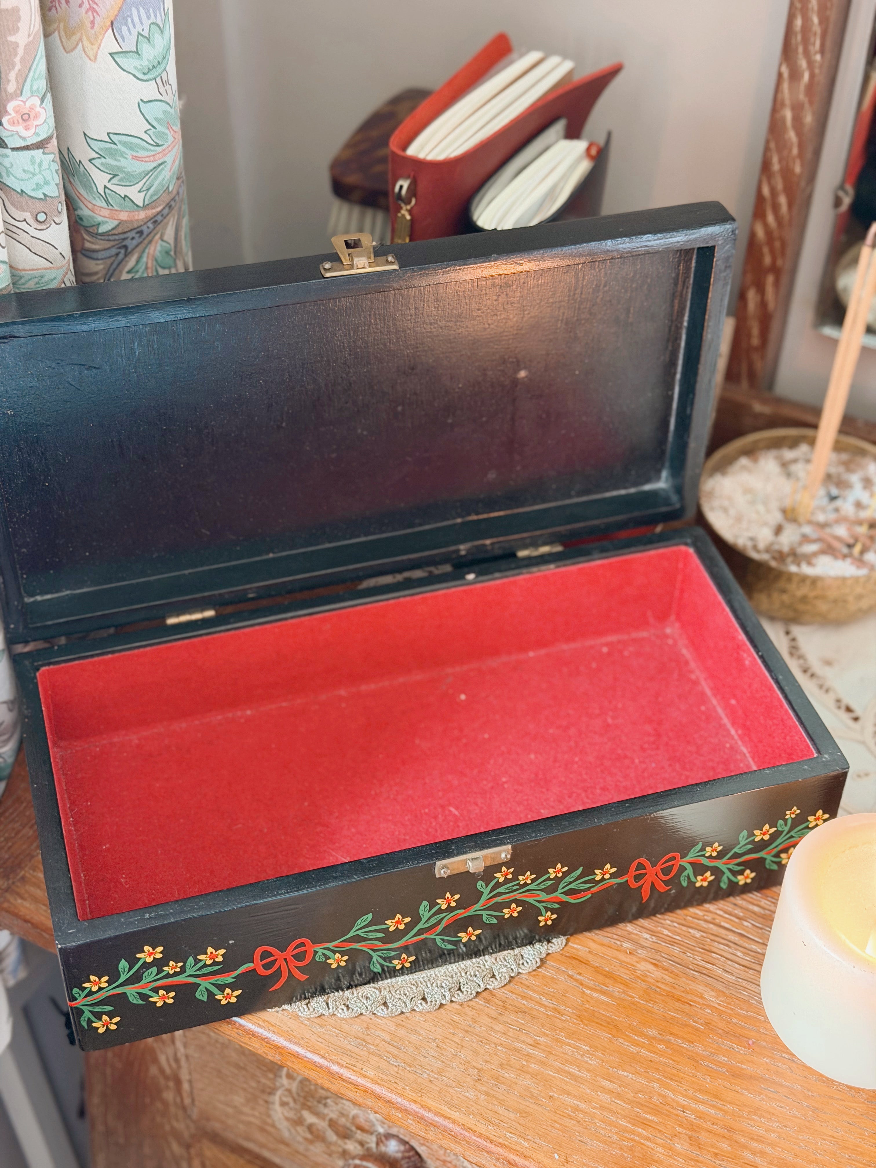 Vintage Wood Handpainted Box (UK ONLY)